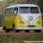 gele VW T1 bus